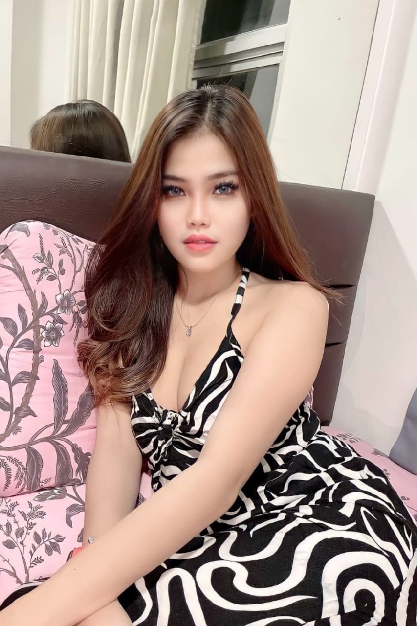 Lara28 5'3 or under(160cm),Bisexual,Blonde,Vietnamese,Disabled